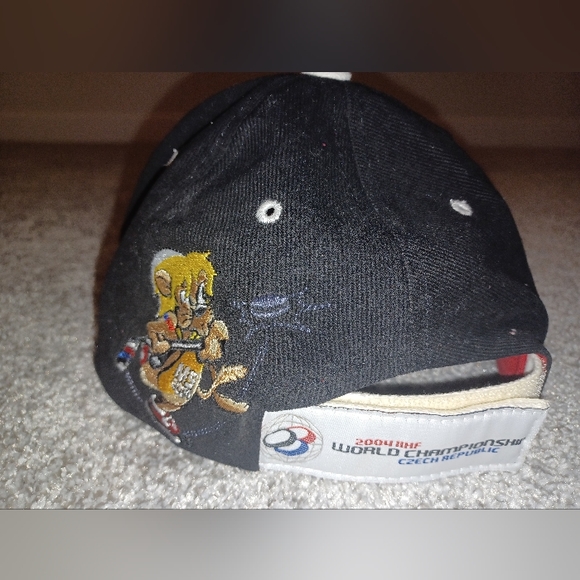 Vintage Team Canada 2004 IIHF World Championship Czech Republic Strapback Hat - Picture 3 of 4